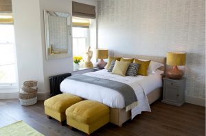 Papel Pintado con textura de tela de moiré en dormitorio principal