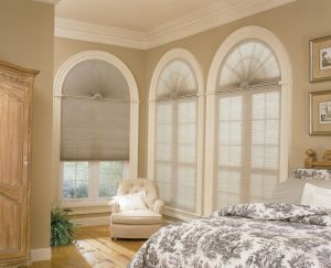 Cortinas duette en ventanas con forma de arco