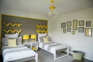 Decoración en gris y amarillo