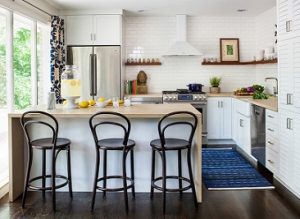 Cocina clásica abierta al salón