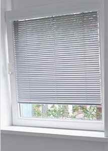 Cortina veneciana para ventana oscilobatiente