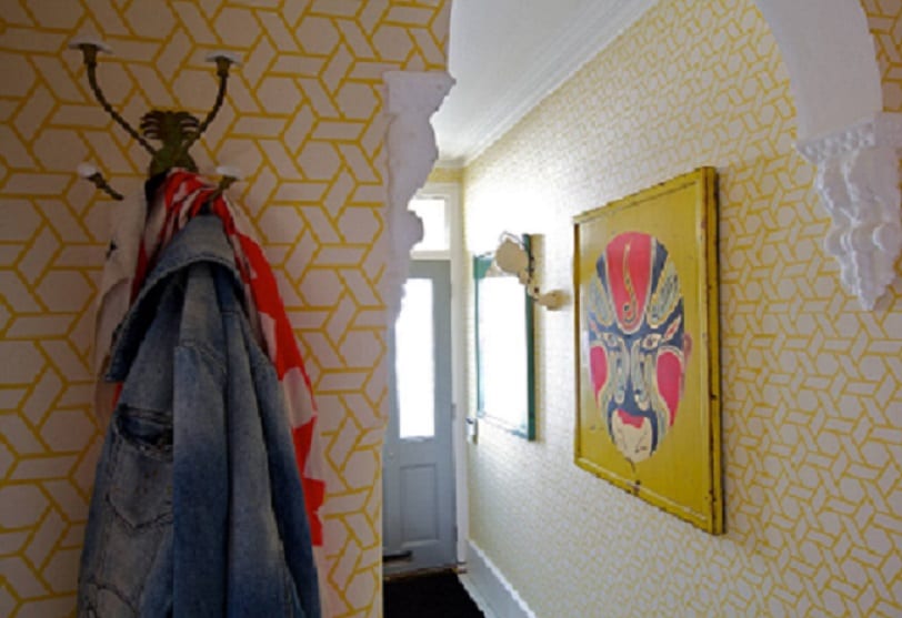 Decorar el pasillo con papel pintado