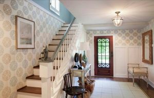 Escaleras con papel pintado