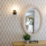 Papel pintado con arabesco sencillo gris