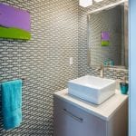 Papel pintado de peces en aseo