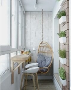 Terrazas urbanas con encanto: Galería acristalada con barra de desayuno y rincón de lectura con columpio