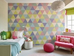 Papel pintado de triangulos en dormitorio infantil