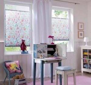 Cortinas plisadas estampadas con apertura superior e inferior