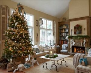 Salón con árbol de navidad y chimenea decorada