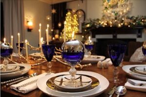Mesa navideña con decoración sofisticada