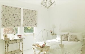 estores dormitorio con flores cerezo 